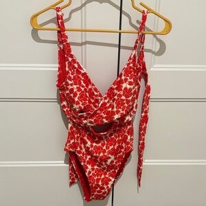 Lands' End red/white floral suit with a stylish cutout and adjustable tie back.